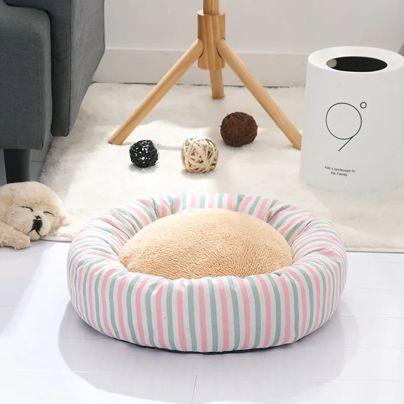 Dog Bed in a Chequered Design for Cosy Breaks