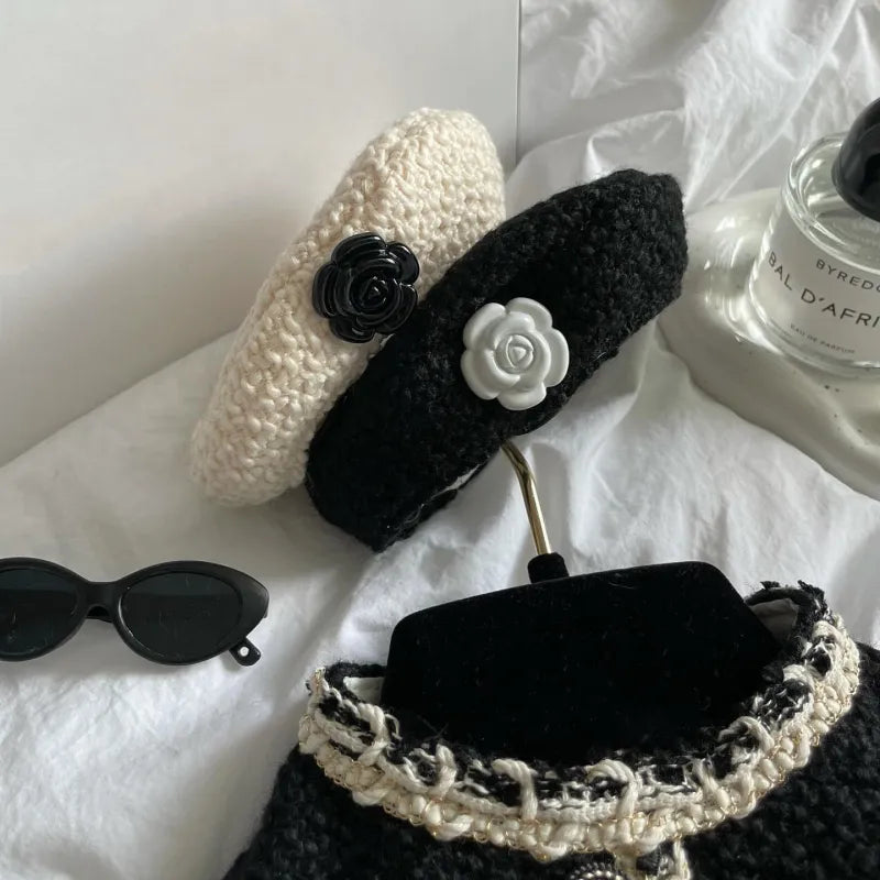 Elegant Dog Collar With Chic Little Hat And Flower Appliqué - Fashionable Design For Your Four - Legged Friend