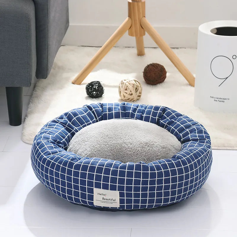 Dog Bed in a Chequered Design for Cosy Breaks