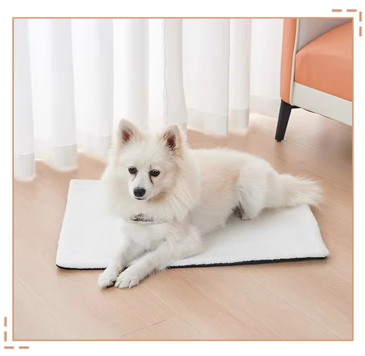 Self - Warming Pet Blanket - Cosy Heat Mat For Cats Dogs