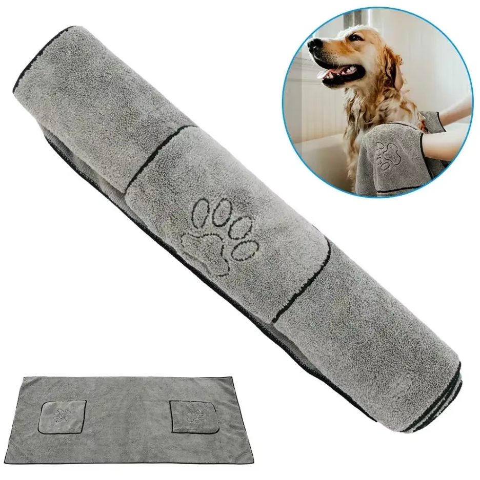 Microfibre Towel for Pets with Integrated Handbags