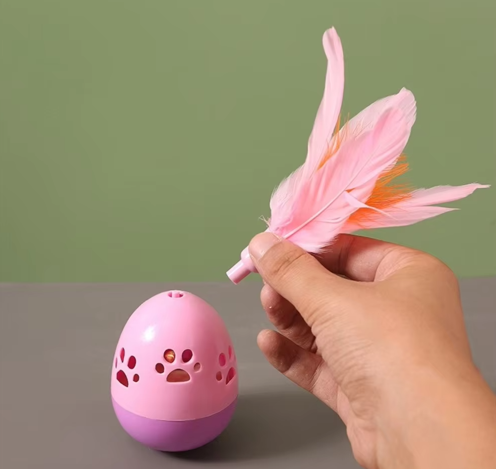 Interactive Cat Toy with Feathers - Colourful Ball - Shaped Toy for Cats