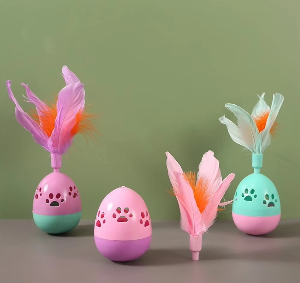Interactive Cat Toy with Feathers - Colourful Ball - Shaped Toy for Cats
