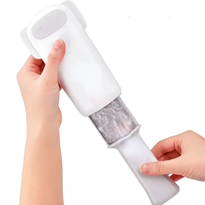 Reusable Lint Roller for Pet Hair with Cute Animal Design and Protective Housing