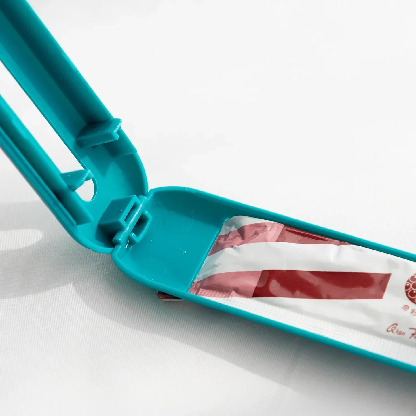 Cat Food Dispenser Spoon With Slider - Practical Food Portioner And Tube Ejector For Cats And Dogs